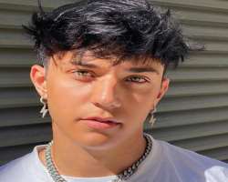 He is fond of wearing jewelry like chains, earrings and has piercing in both of his ears.